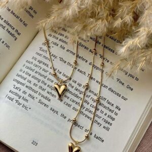 Pointed heart with beads chains